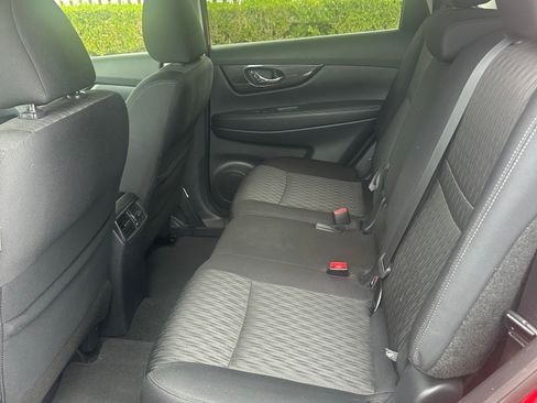 Used 2019 Nissan Rogue SV FWD image 8