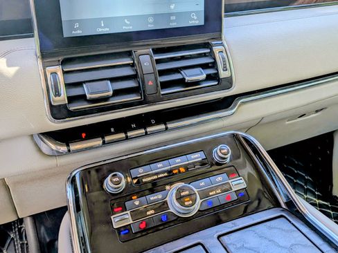 Used 2020 Lincoln Navigator Reserve w/ Luxury Package image 24