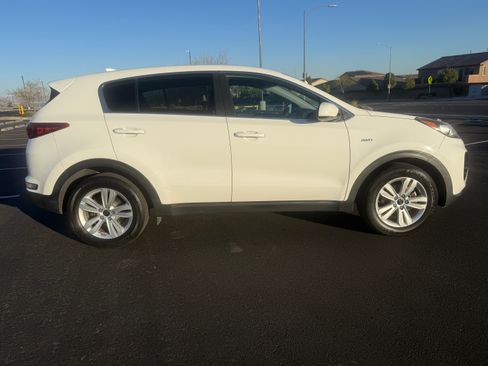 Used 2017 Kia Sportage LX image 8