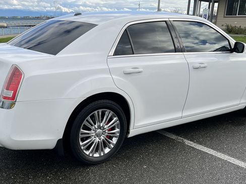 Used 2014 Chrysler 300 Sedan 4D w/ Driver Convenience Group image 5