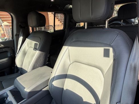 Used 2025 Land Rover Defender 110 V8 image 8