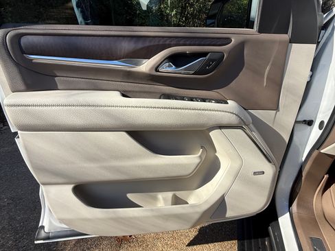 Used 2024 GMC Yukon XL Denali w/ Advanced Technology Package image 24