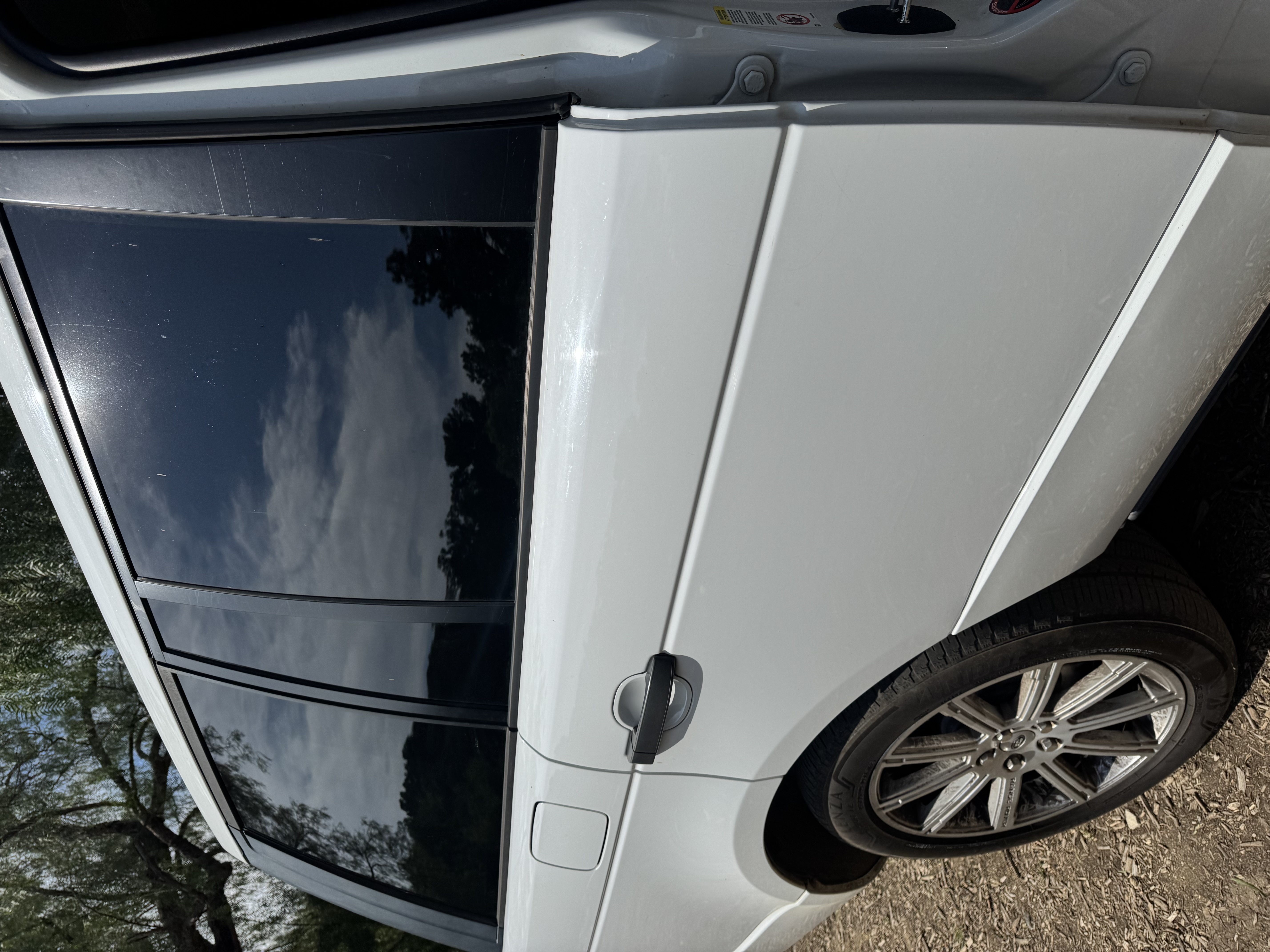 Used 2011 Land Rover Range Rover Supercharged AWD/4WD image 5