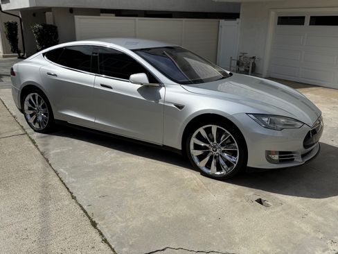 Used 2014 Tesla Model S P85 image 1