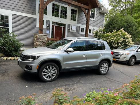 Used 2012 Volkswagen Tiguan S AWD/4WD image 9