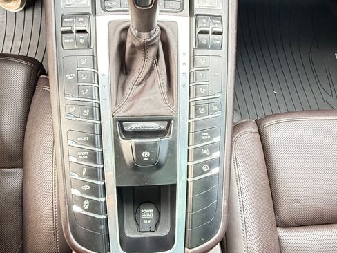 Used 2015 Porsche Macan Turbo AWD/4WD image 8