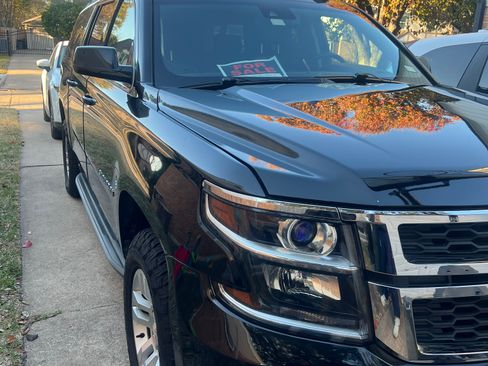 Used 2016 Chevrolet Suburban LT image 4