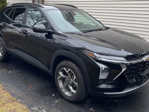 Used 2025 Chevrolet Trax LT w/ Driver Confidence Package image 8