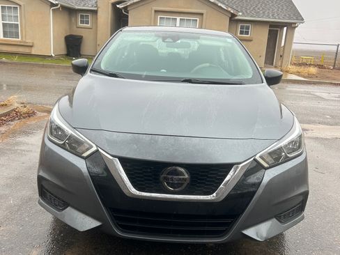 Used 2021 Nissan Versa S FWD image 2