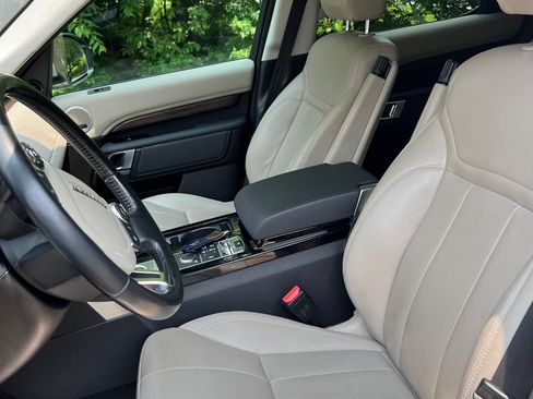 Used 2017 Land Rover Discovery HSE image 15