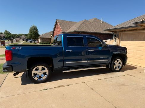 Used 2018 Chevrolet Silverado 1500 LTZ Z71 w/ LTZ Plus Package AWD/4WD image 12