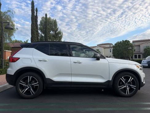 Used 2020 Volvo XC40 T5 R-Design AWD/4WD image 8