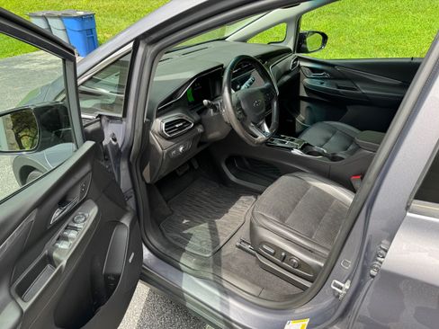Used 2023 Chevrolet Bolt LT w/ Infotainment Package FWD image 14