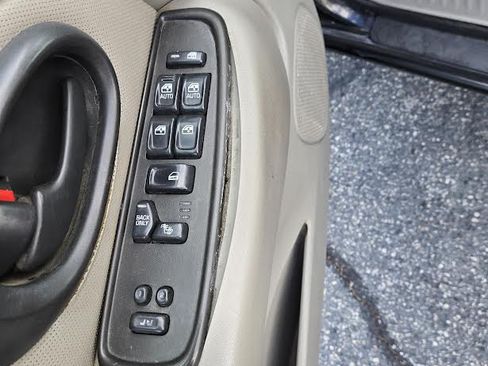 Used 2002 Oldsmobile Bravada AWD w/ 1SB Option Pkg image 9