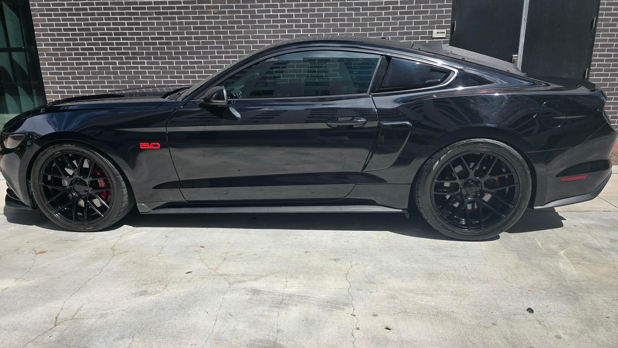 Used 2015 Ford Mustang GT Premium w/ GT Performance Package RWD image 2