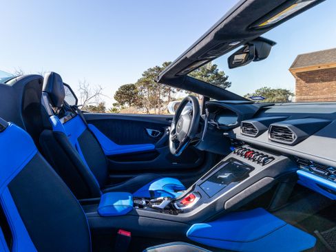 Used 2022 Lamborghini Huracan EVO image 19