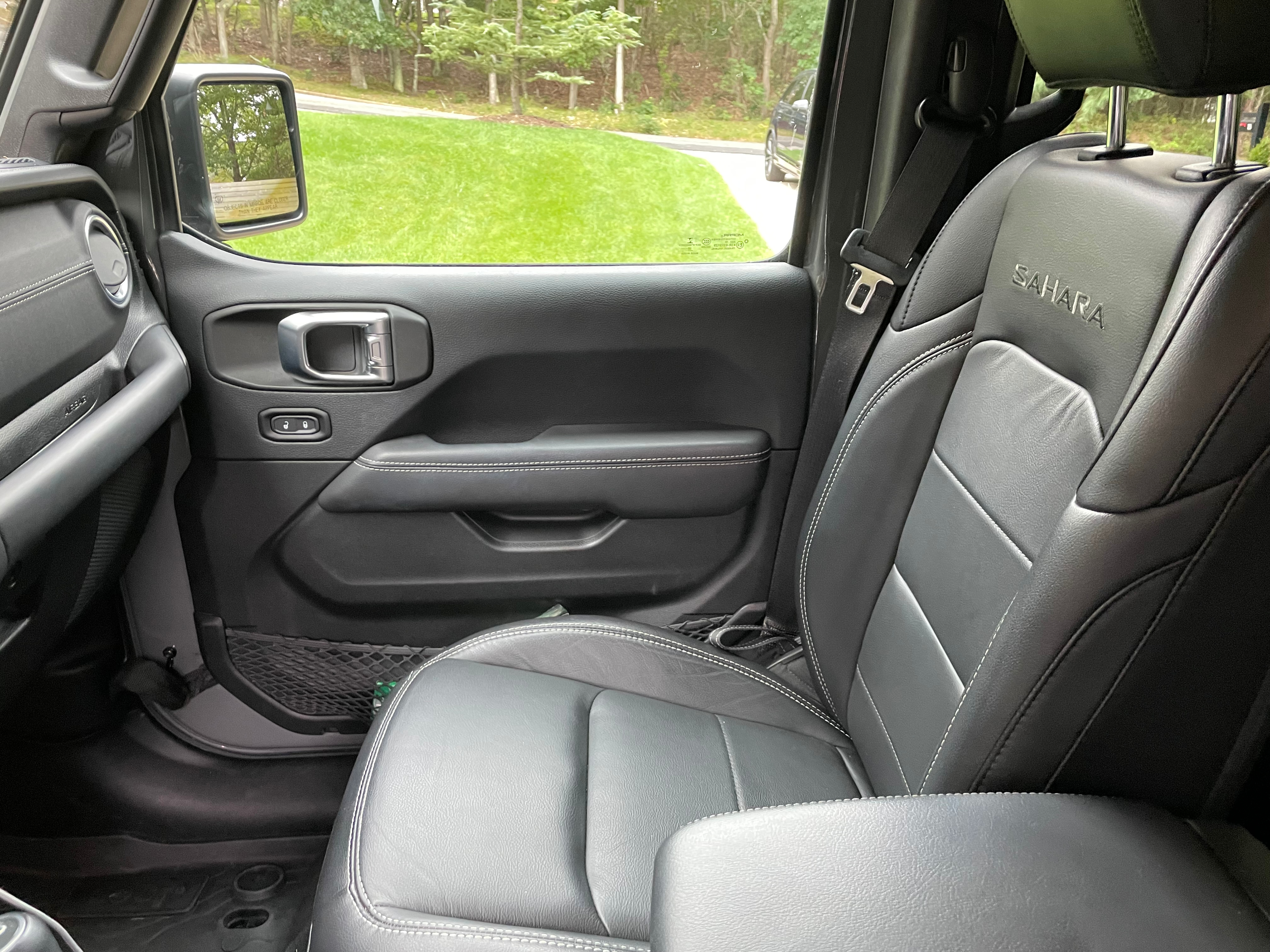 Used 2018 Jeep Wrangler Unlimited Sahara AWD/4WD image 13