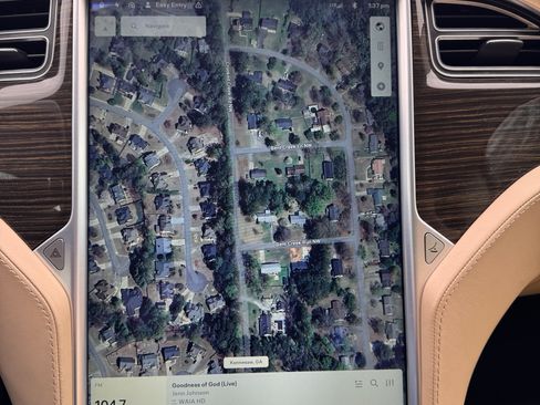 Used 2015 Tesla Model S 70 image 17