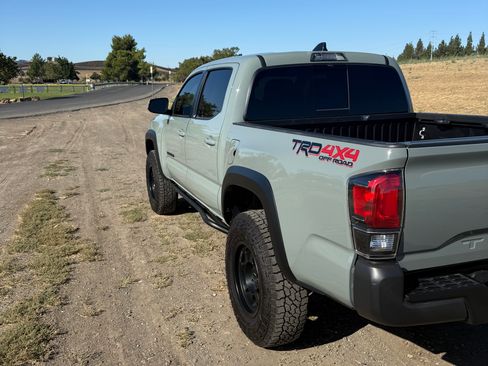 Used 2023 Toyota Tacoma TRD Off-Road AWD/4WD image 9