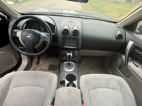 Used 2014 Nissan Rogue S image 2