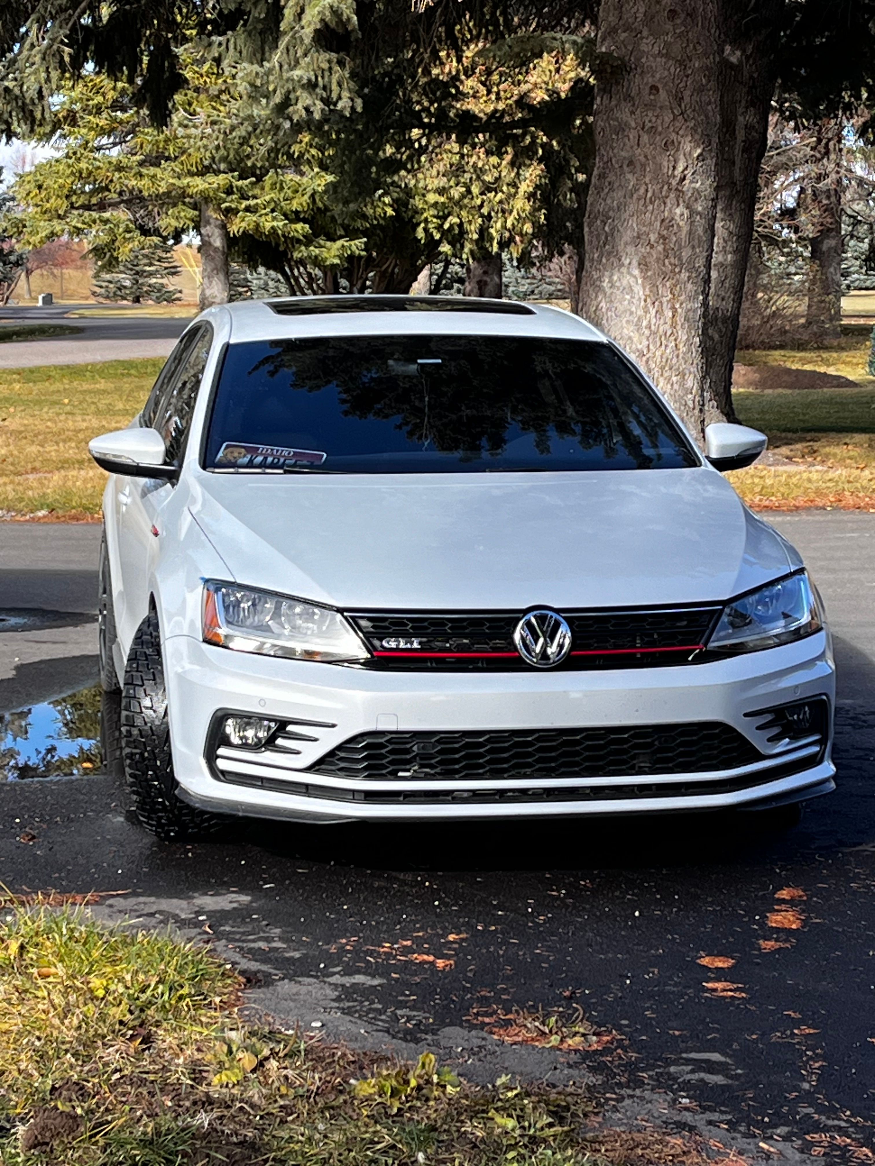 Used 2017 Volkswagen Jetta GLI FWD image 1