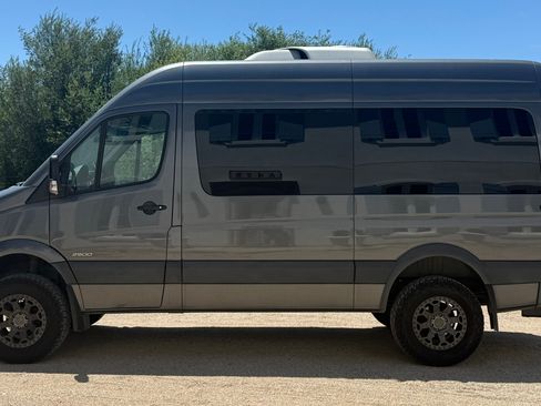 Used 2016 Mercedes-Benz Sprinter 2500 image 1