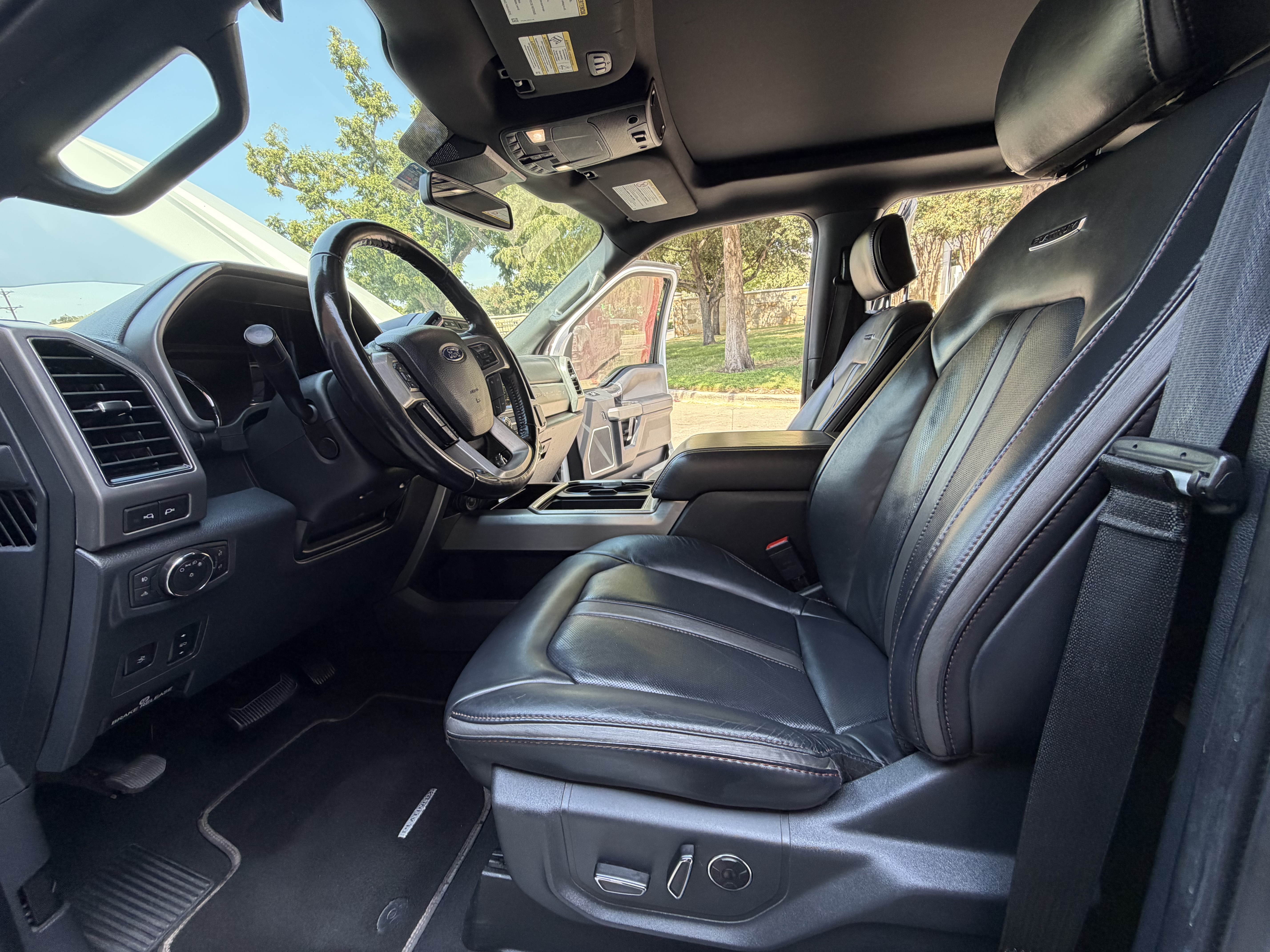 Used 2022 Ford F350 Platinum w/ FX4 Off-Road Package AWD/4WD image 14