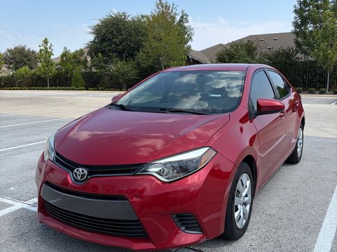 Used 2016 Toyota Corolla LE FWD image 1