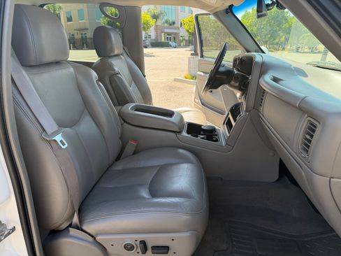 Used 2005 GMC Sierra 2500 SLT w/ Heavy-Duty Power Package RWD image 20