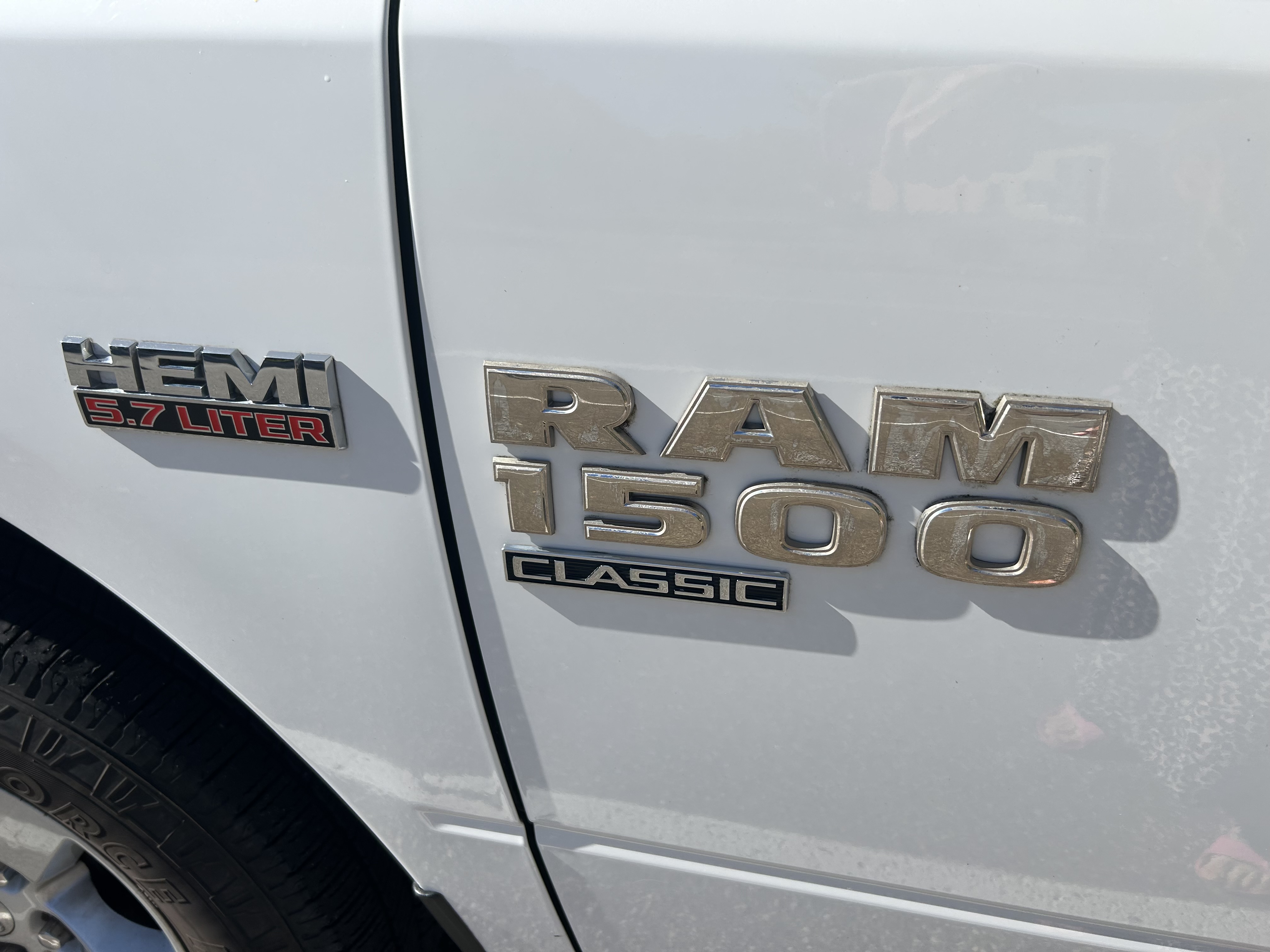 Used 2019 RAM 1500 Classic SLT AWD/4WD image 6