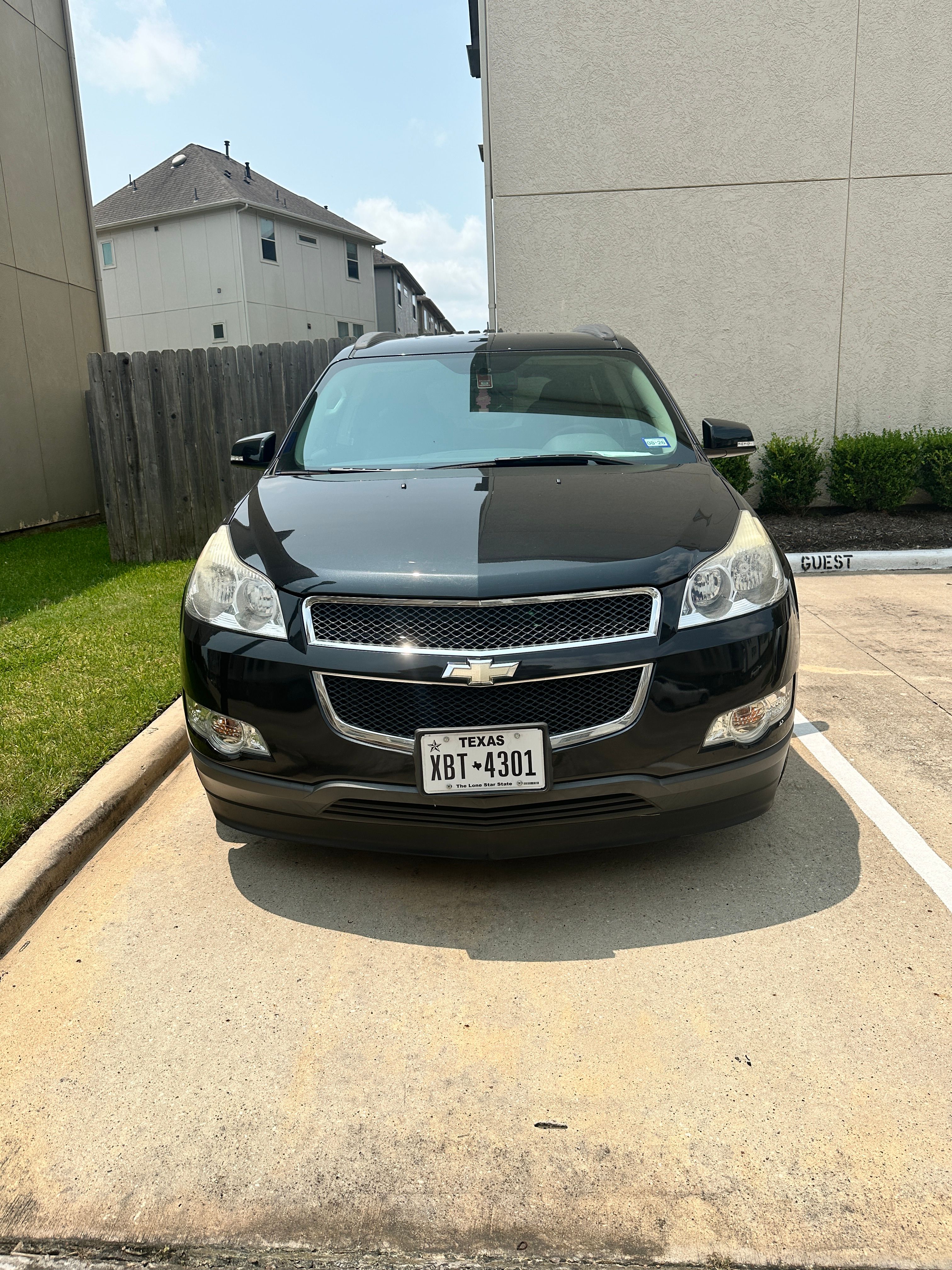 Used 2012 Chevrolet Traverse LT FWD image 1
