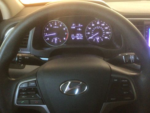 Used 2017 Hyundai Elantra SE FWD image 9