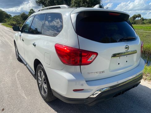 Used 2019 Nissan Pathfinder S image 9
