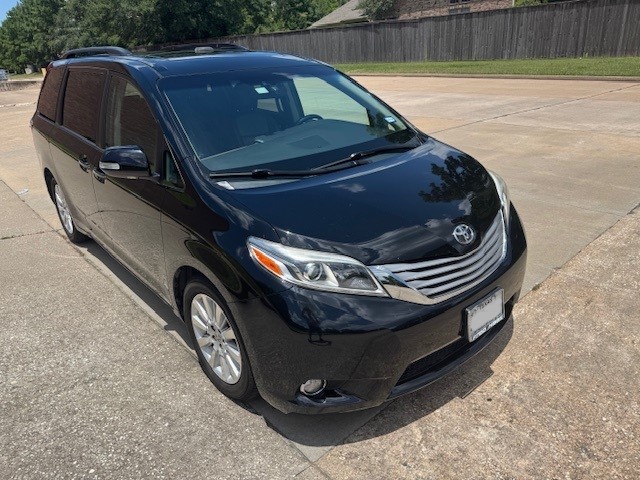 Used 2015 Toyota Sienna Limited Premium FWD image 2