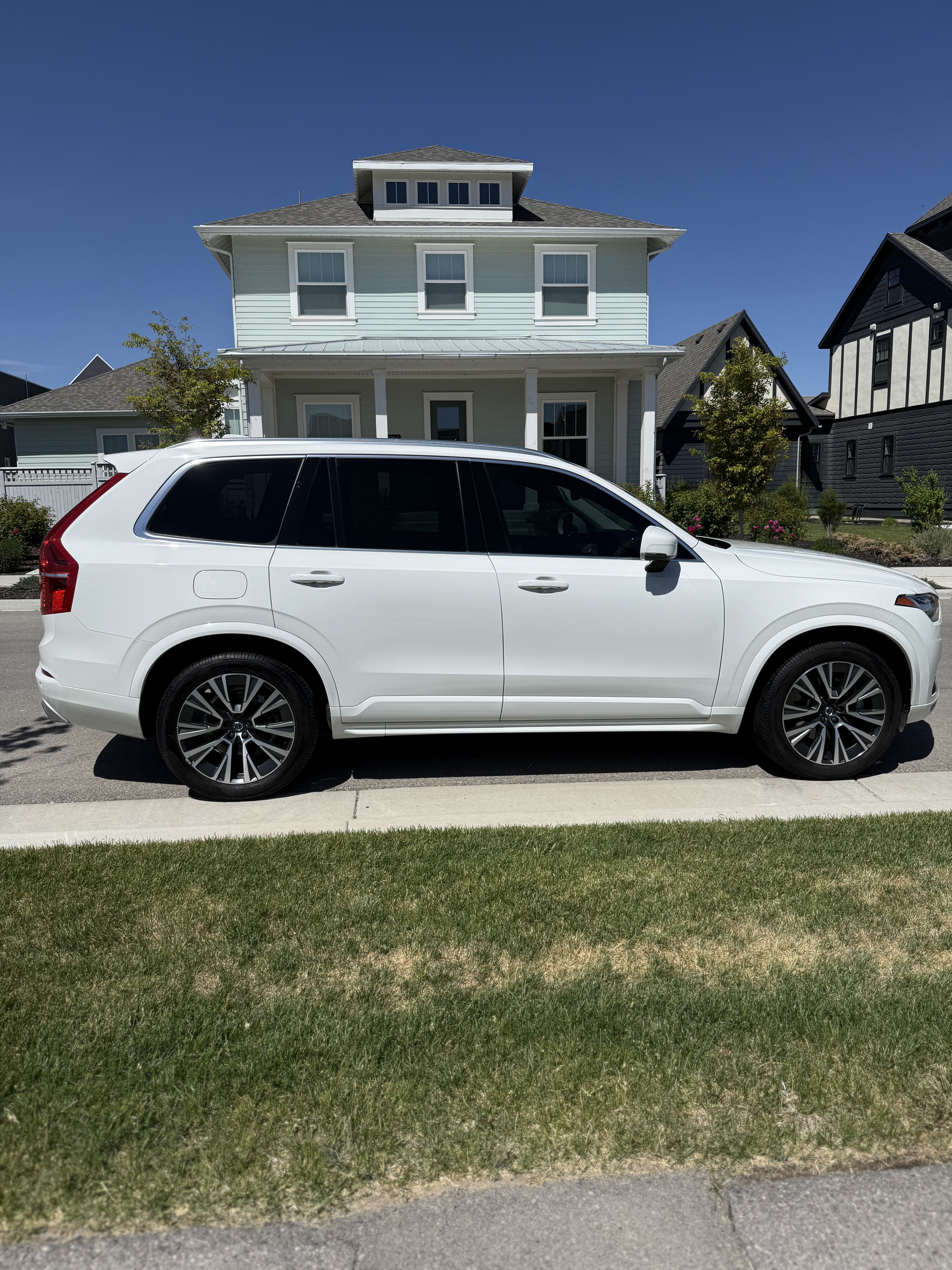 Used 2021 Volvo XC90 T5 Momentum w/ Protection Package AWD/4WD image 9