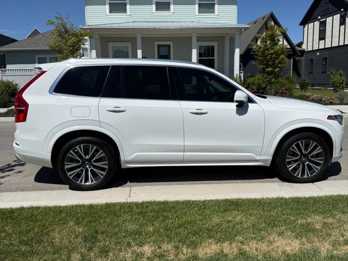 Used 2021 Volvo XC90 T5 Momentum w/ Protection Package AWD/4WD image 9