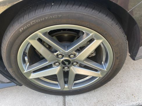 Used 2024 Ford Mustang Coupe image 23