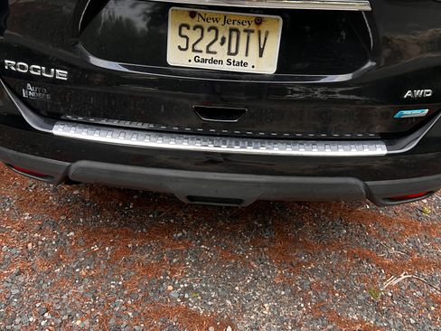 Used 2014 Nissan Rogue S image 5