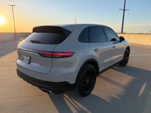 Used 2021 Porsche Cayenne Sport Utility 4D image 8