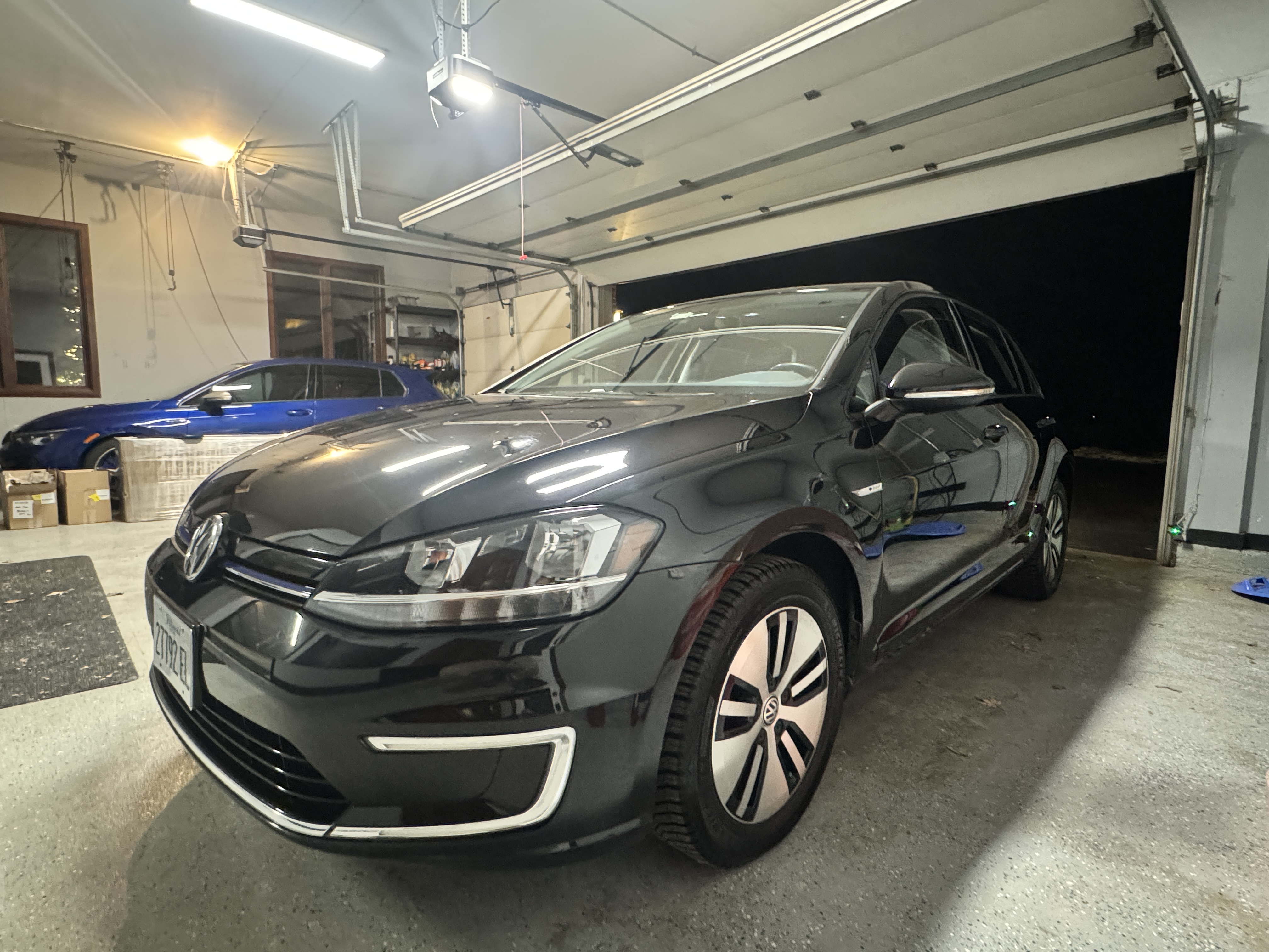 Used 2018 Volkswagen e-Golf SE w/ DC Fast Charging Package FWD image 6