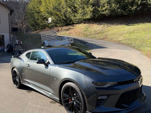 Used 2018 Chevrolet Camaro SS w/ LPO, Ground Effects Package RWD image 12