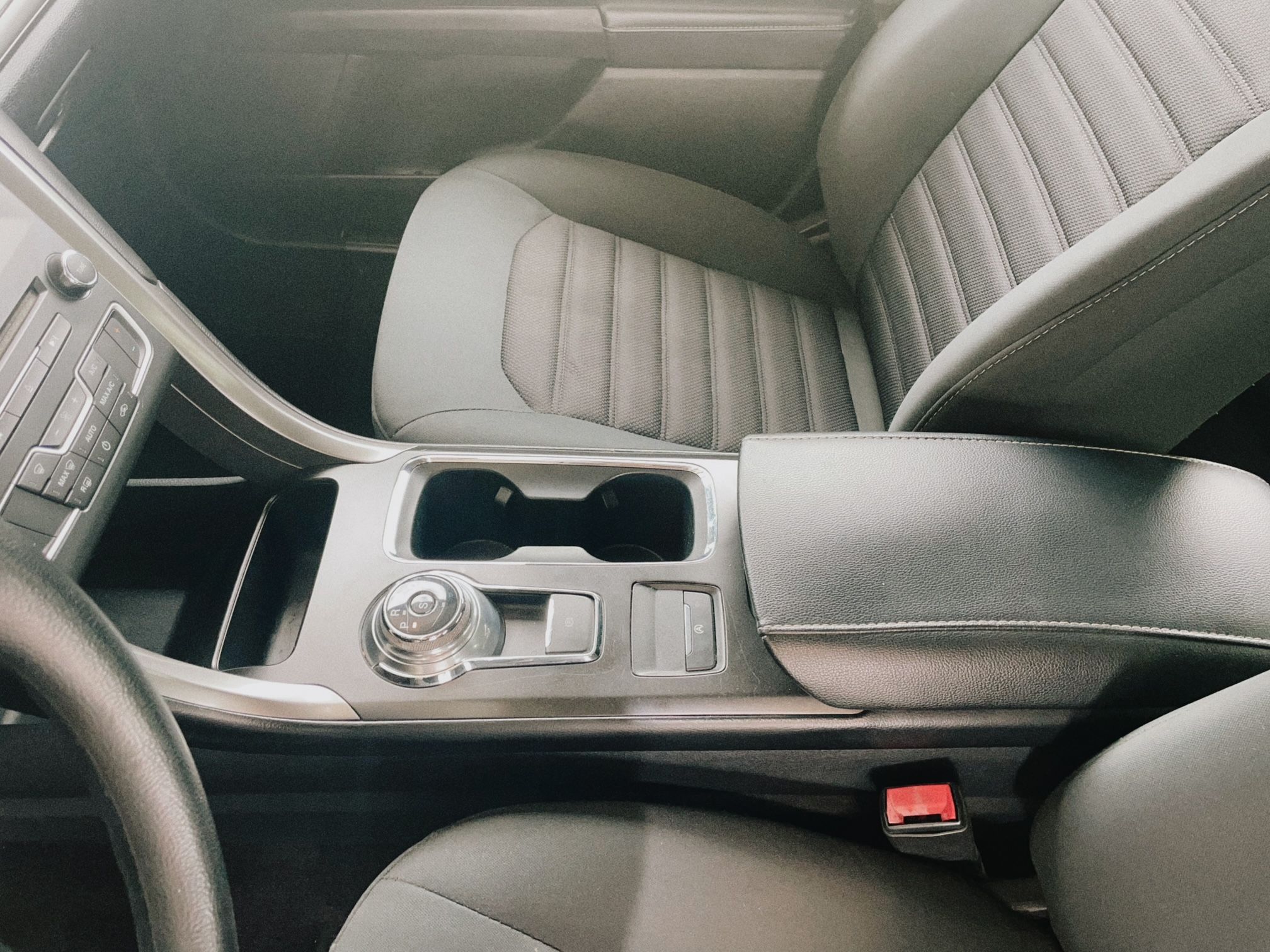 Used 2017 Ford Fusion SE w/ Fusion SE Technology Package FWD image 14