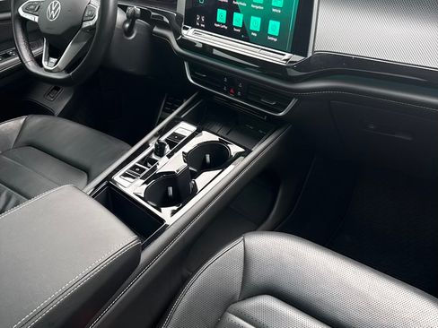 Used 2025 Volkswagen Atlas Cross Sport SEL R-Line image 25