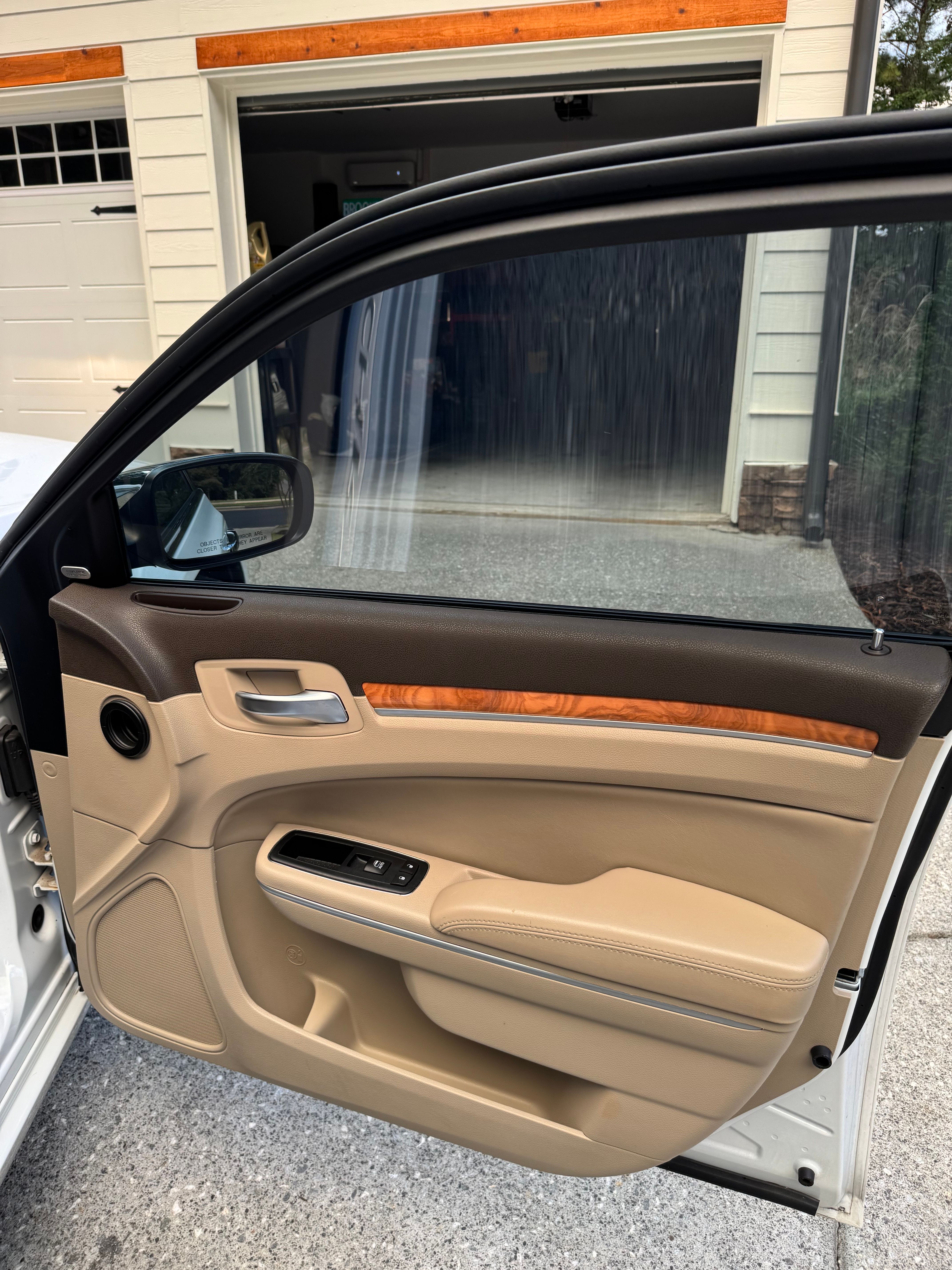Used 2013 Chrysler 300 C RWD image 17