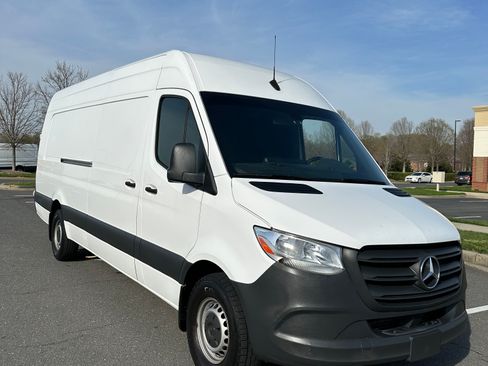 Used 2021 Mercedes-Benz Sprinter 2500 image 2