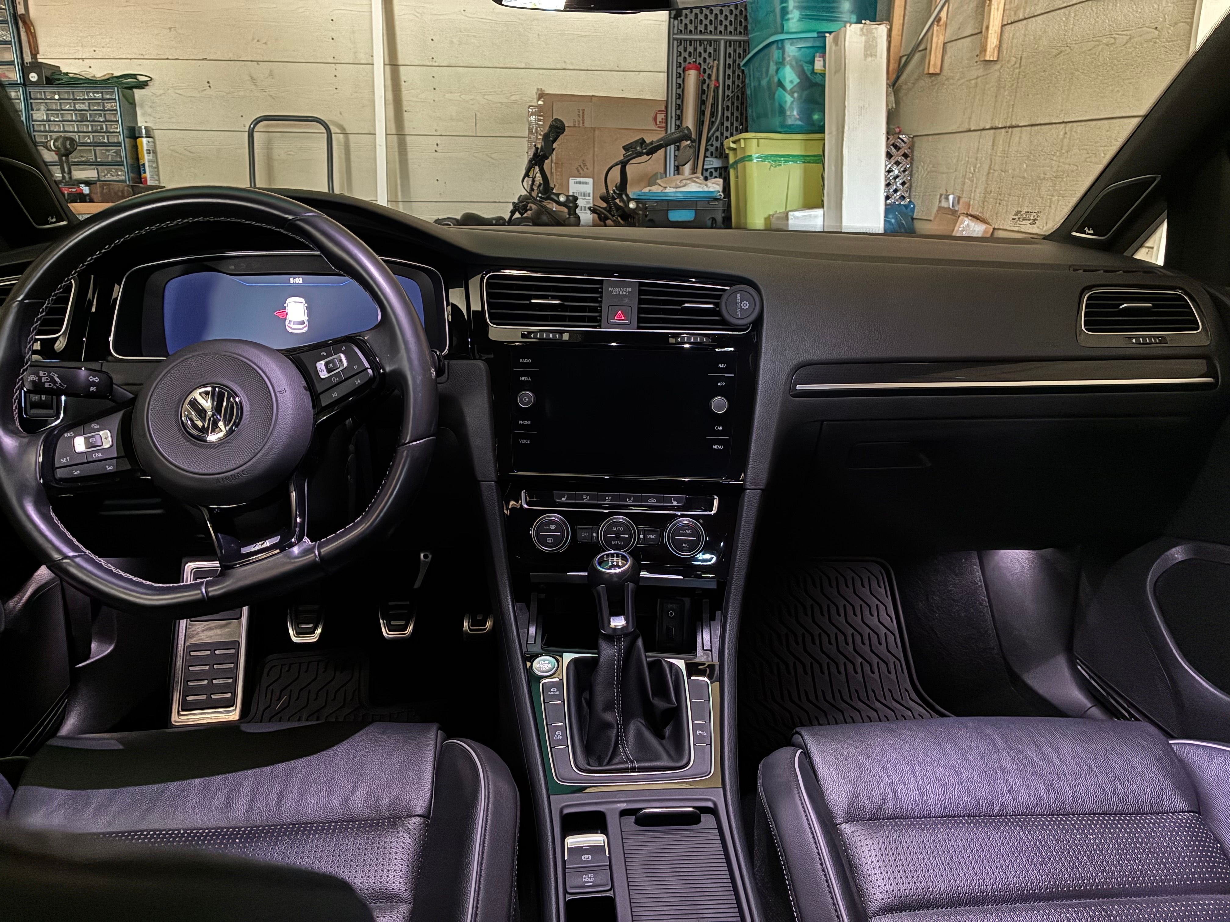 Used 2018 Volkswagen Golf 4-Door AWD/4WD image 10