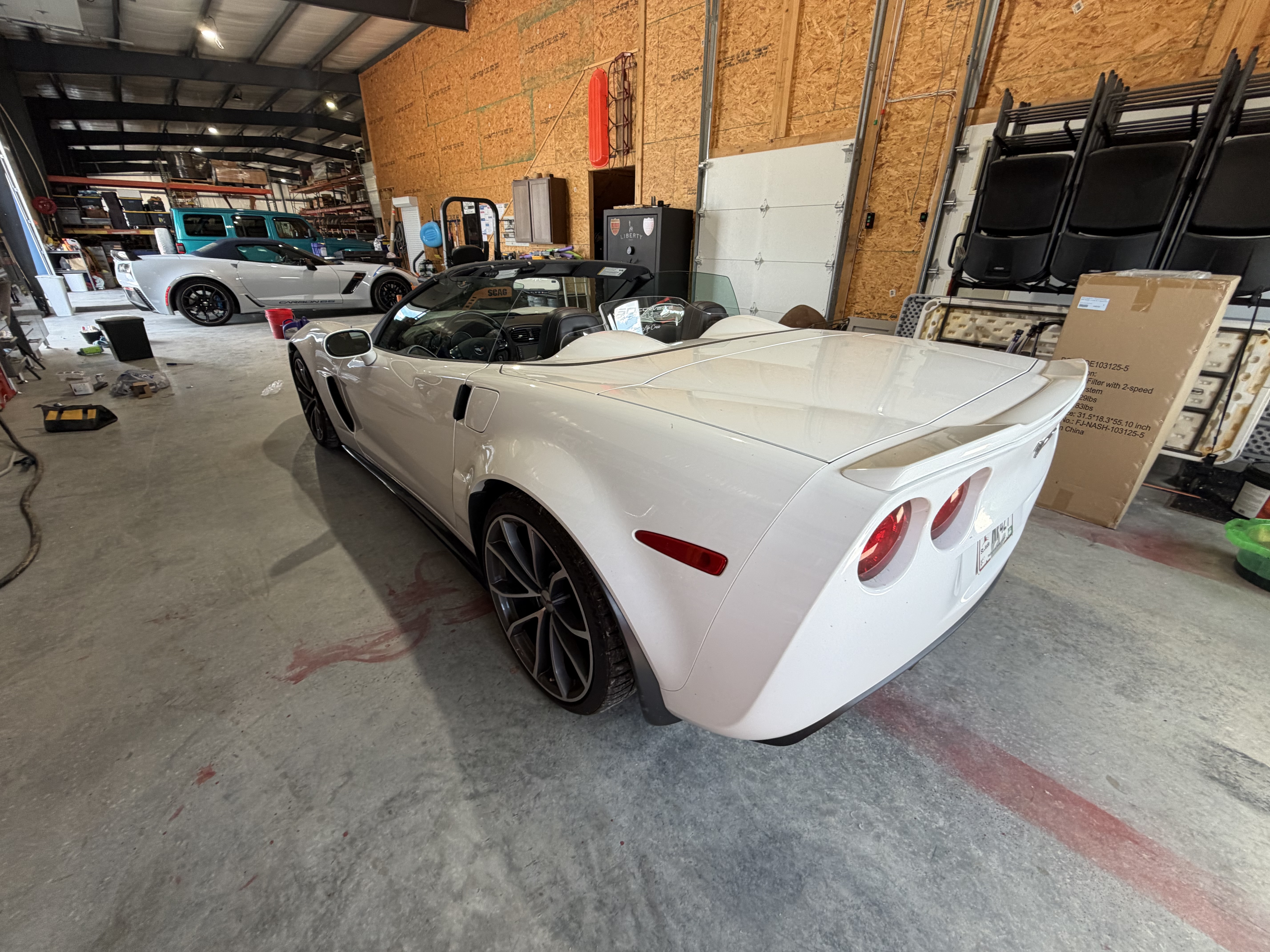 Used 2013 Chevrolet Corvette 427 w/ Z06 Carbon Fiber Package RWD image 5