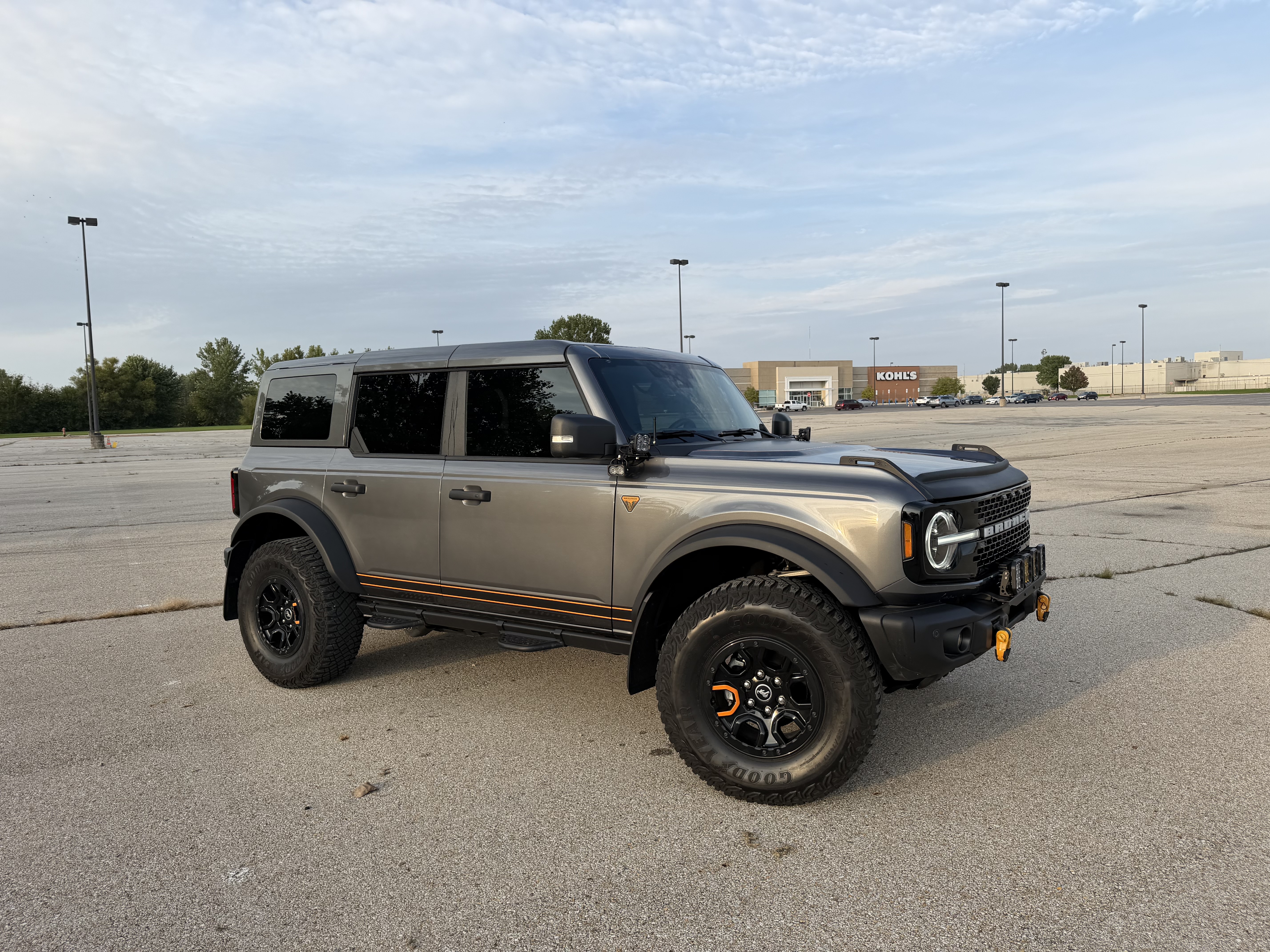 Used 2025 Ford Bronco Badlands AWD/4WD image 1