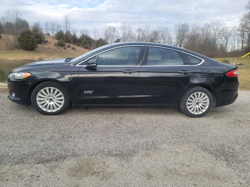 Used 2015 Ford Fusion Energi SE image 1