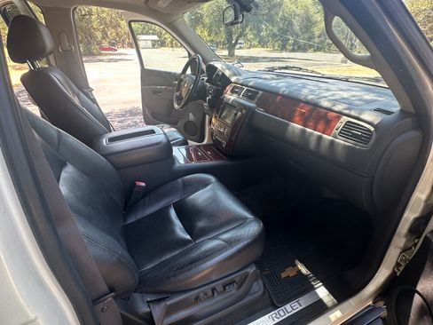 Used 2011 Chevrolet Tahoe LTZ RWD image 11